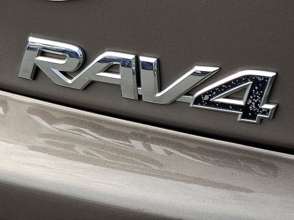 2010 Toyota RAV4 Base 29