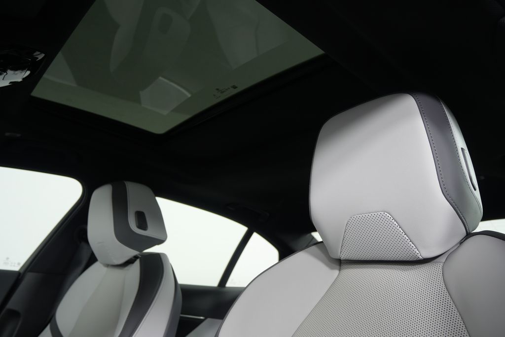 2025 BMW 5 Series 530i 11
