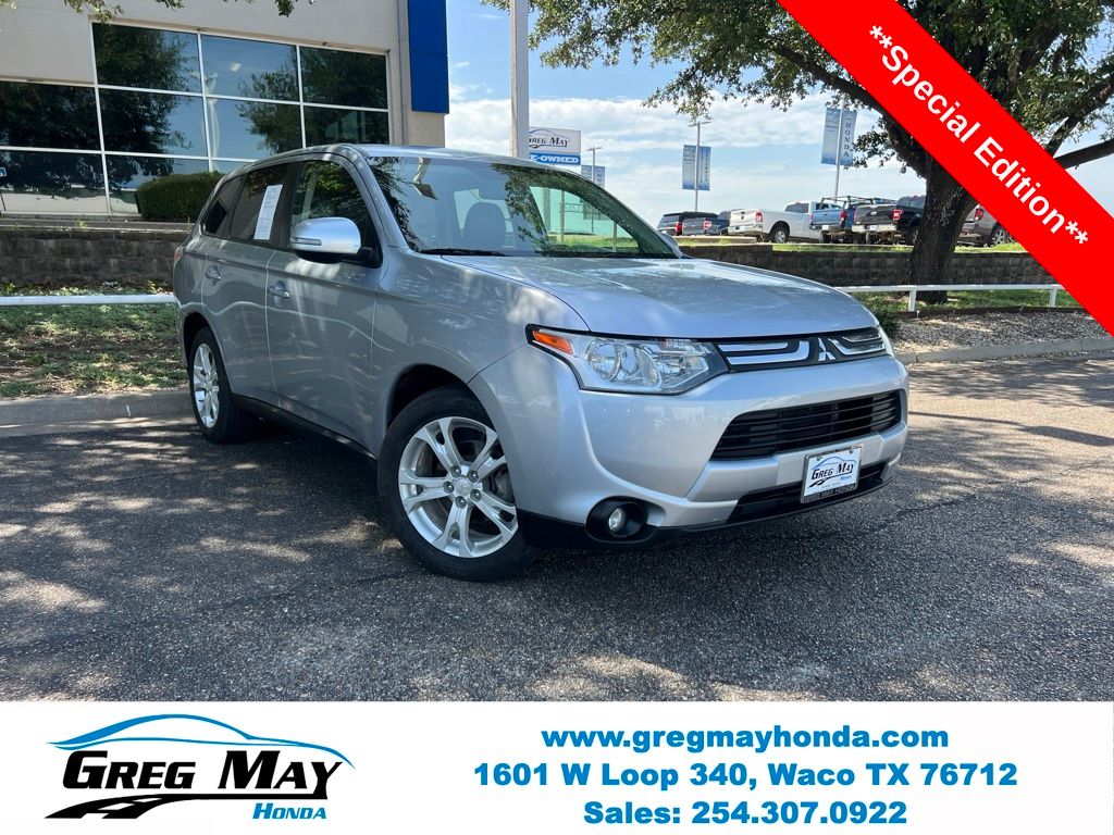 Cool Silver Metallic 2014 Mitsubishi Outlander SUV / Crossover Front-Wheel Drive Continuously Variable Transmission