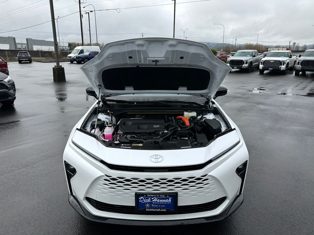 2025 Toyota Crown Signia Limited photo 4