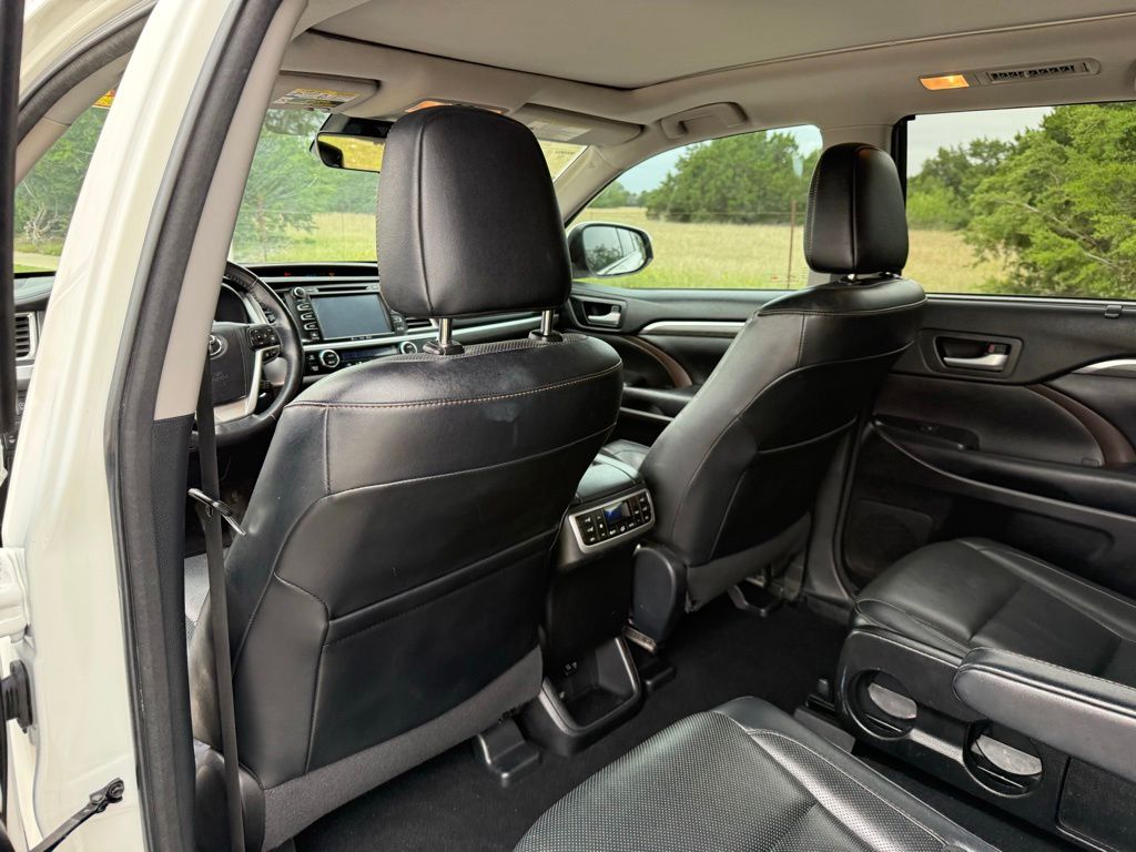 Thumbnail: 2018 Toyota Highlander - 24