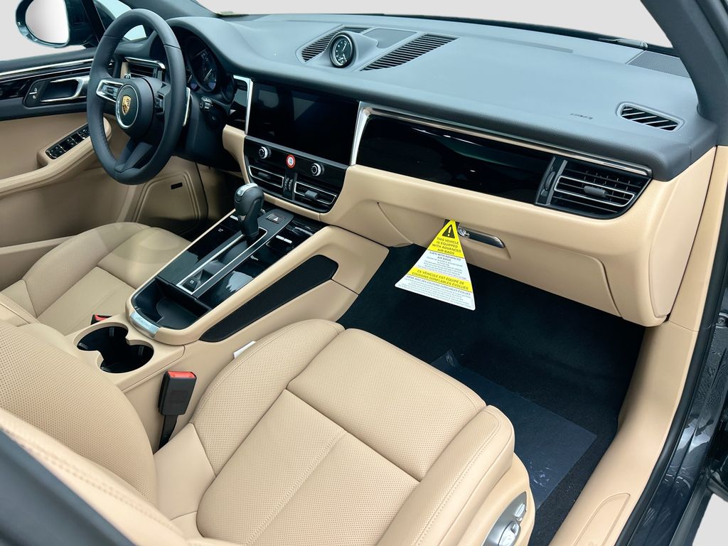 Thumbnail: 2026 Porsche Macan - 20