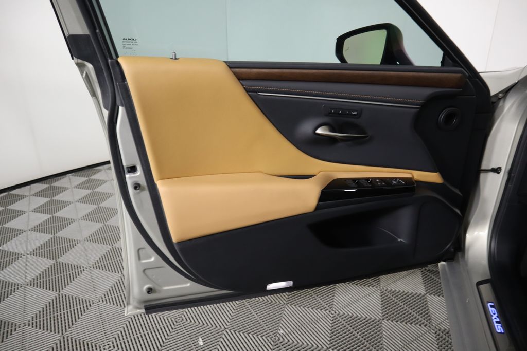 2024 Lexus ES Hybrid 300h 24