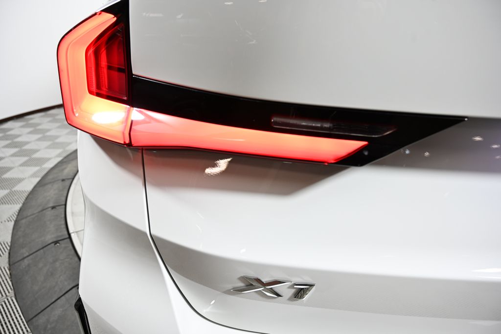 Thumbnail: 2025 BMW X1 - 11