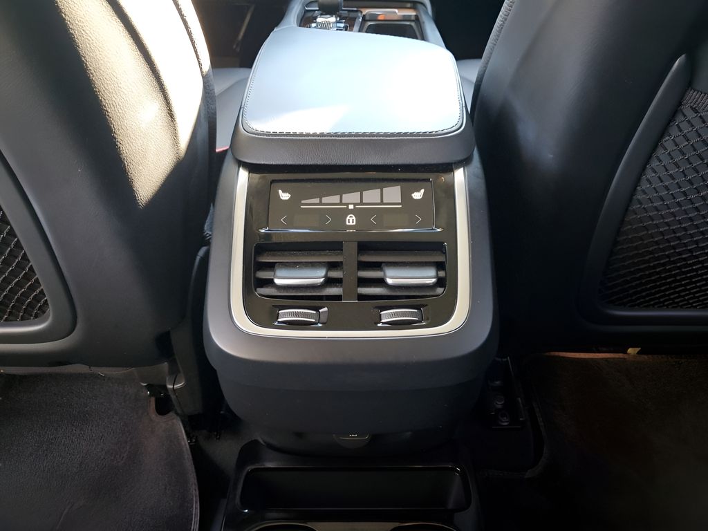 Used Car 2024 Volvo Xc90  B6 Plus Bright Theme 6-seater For Sale Under $40,000 In Austin, Texas