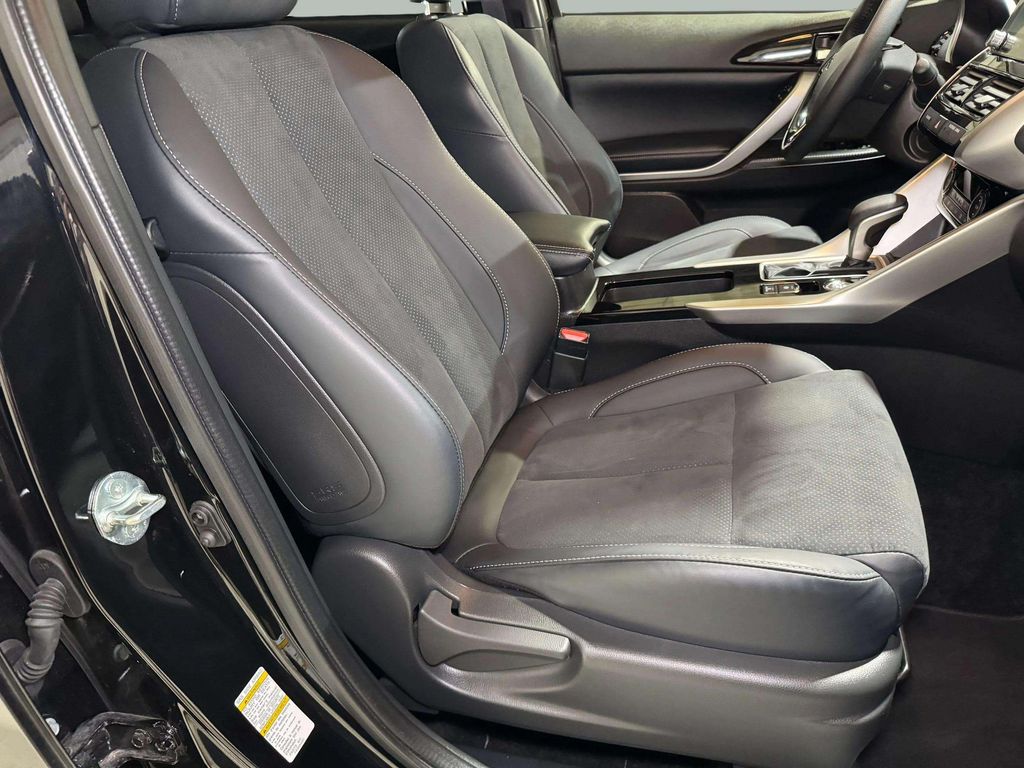 Used 2025 Labrador Black Pearl Mitsubishi SE image 25