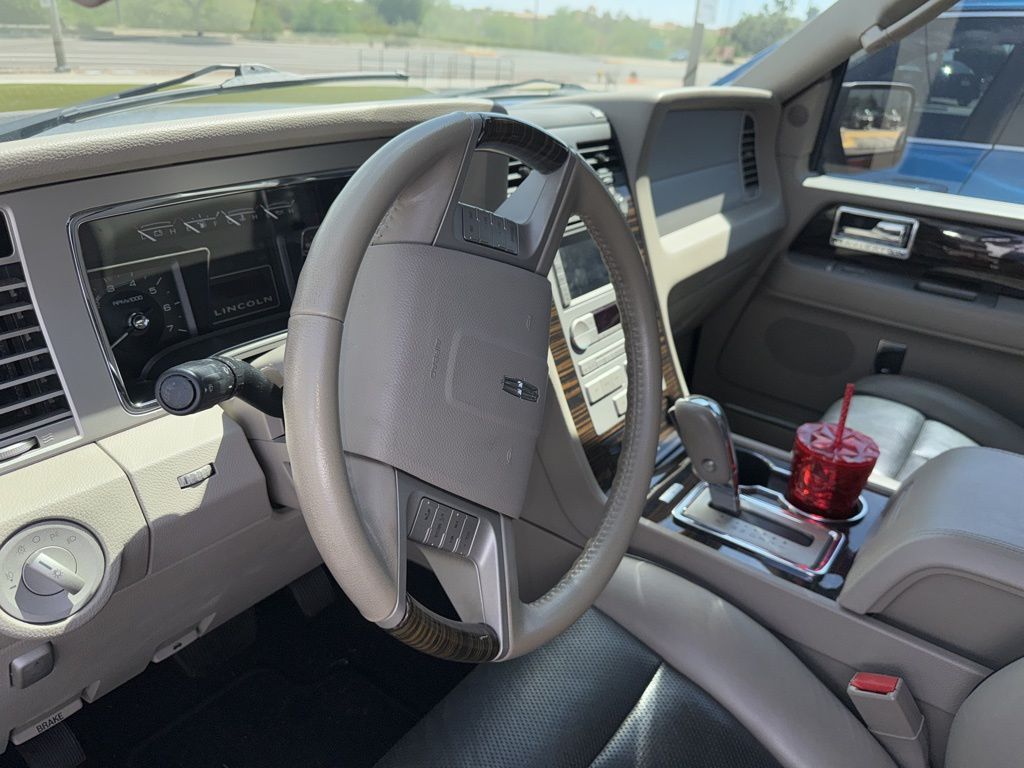 Thumbnail: 2010 Lincoln Navigator - 8