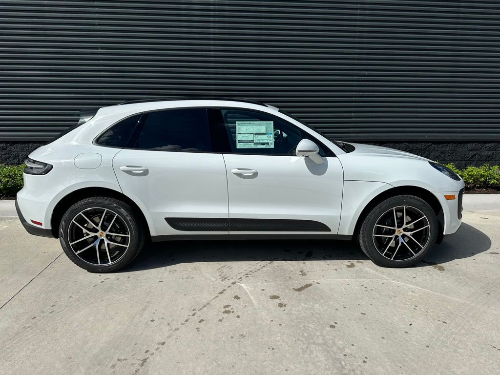 2025 Porsche Macan  4