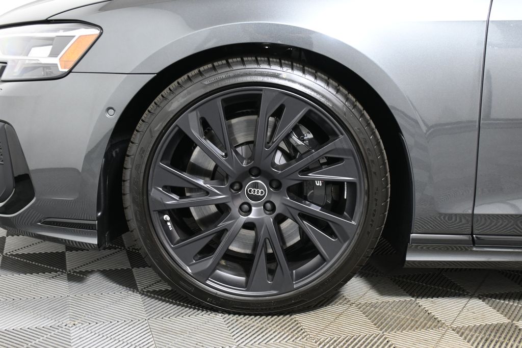 Thumbnail: 2025 Audi S8 - 11
