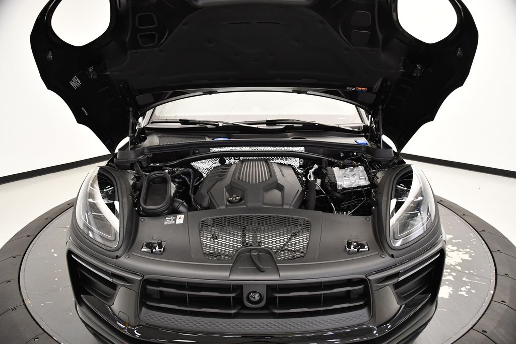 Thumbnail: 2025 Porsche Macan - 11