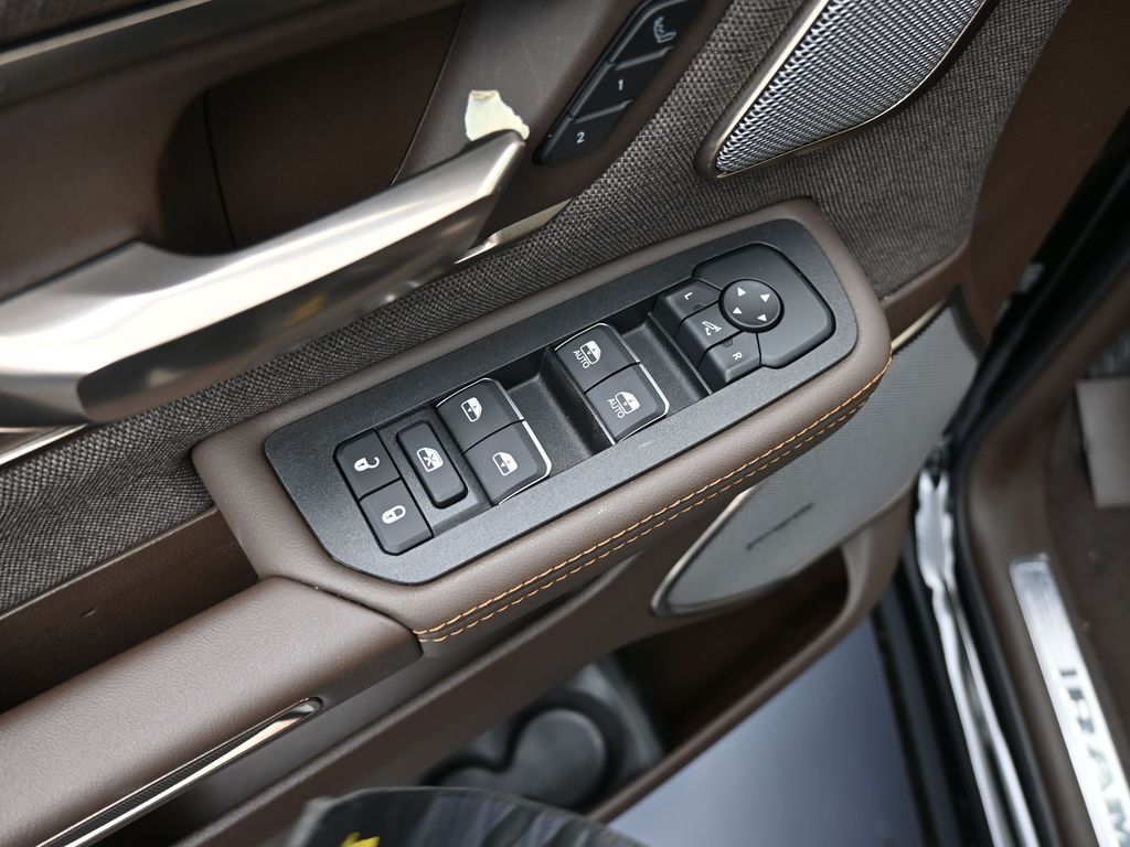 New 2026 Diamond Black Crystal Pearlcoat Ram Limited image 19