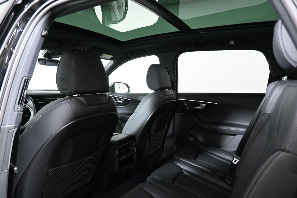 Thumbnail: 2026 Audi Q7 - 27