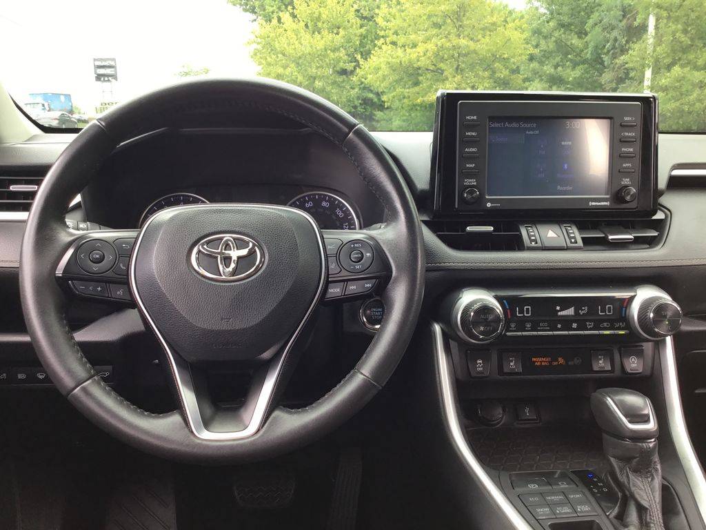 Thumbnail: 2020 Toyota RAV4 - 12