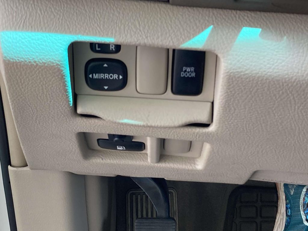 Used 2007  Lexus 350 image 18