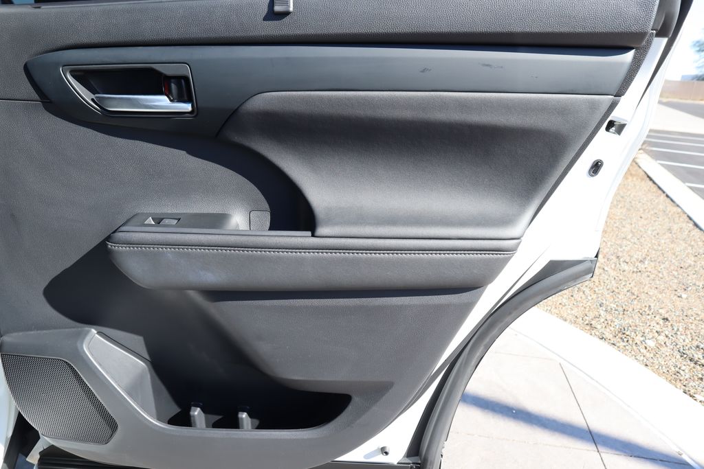 Thumbnail: 2023 Toyota Highlander - 26