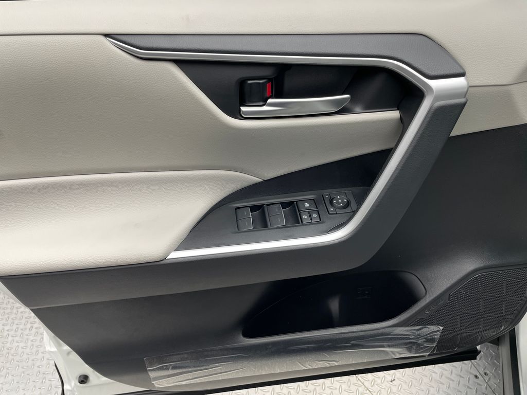 Thumbnail: 2025 Toyota RAV4 - 9
