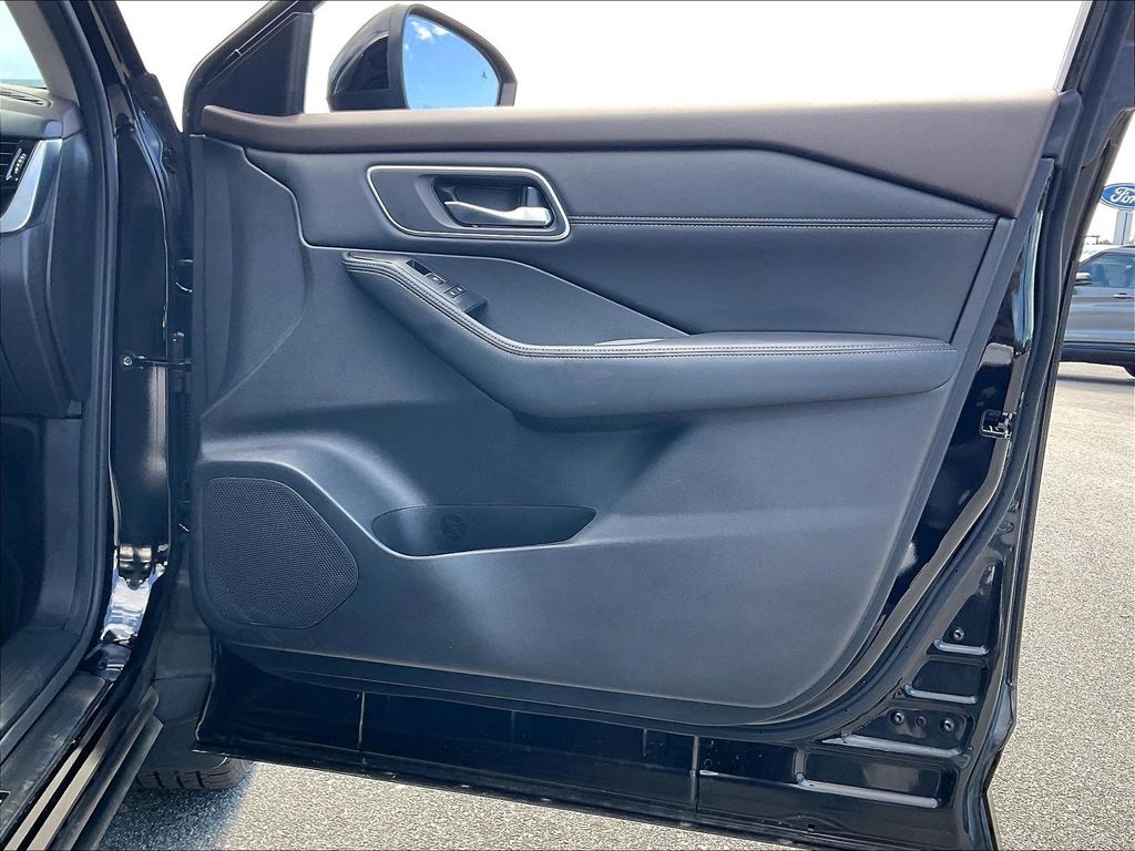 2023 Nissan Rogue — photo 11