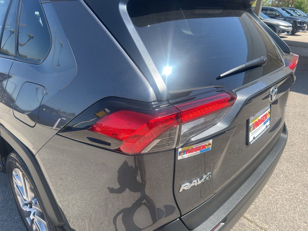2022 Toyota RAV4 XLE Premium photo