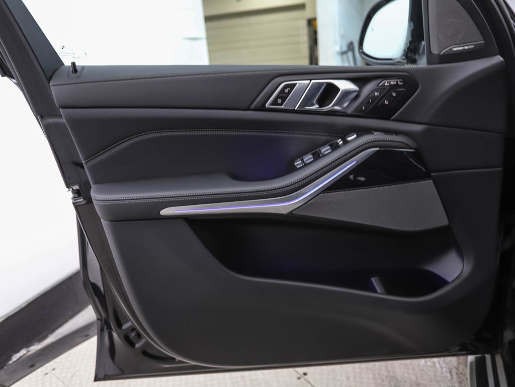 Thumbnail: 2024 BMW X7 - 9