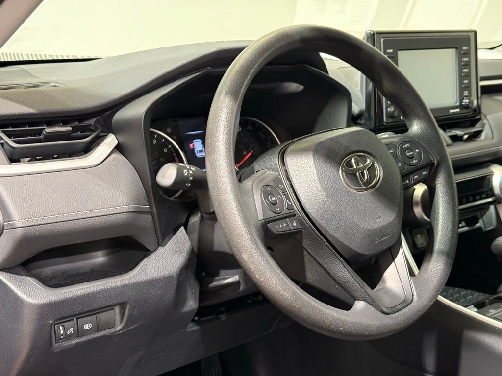 Thumbnail: 2020 Toyota RAV4 - 17