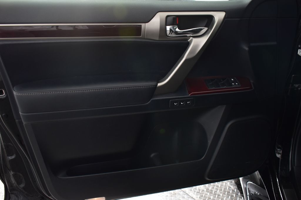 Thumbnail: 2015 Lexus GX - 10