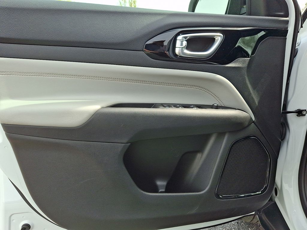 2025 Jeep Compass Limited White at South Hills CDJR