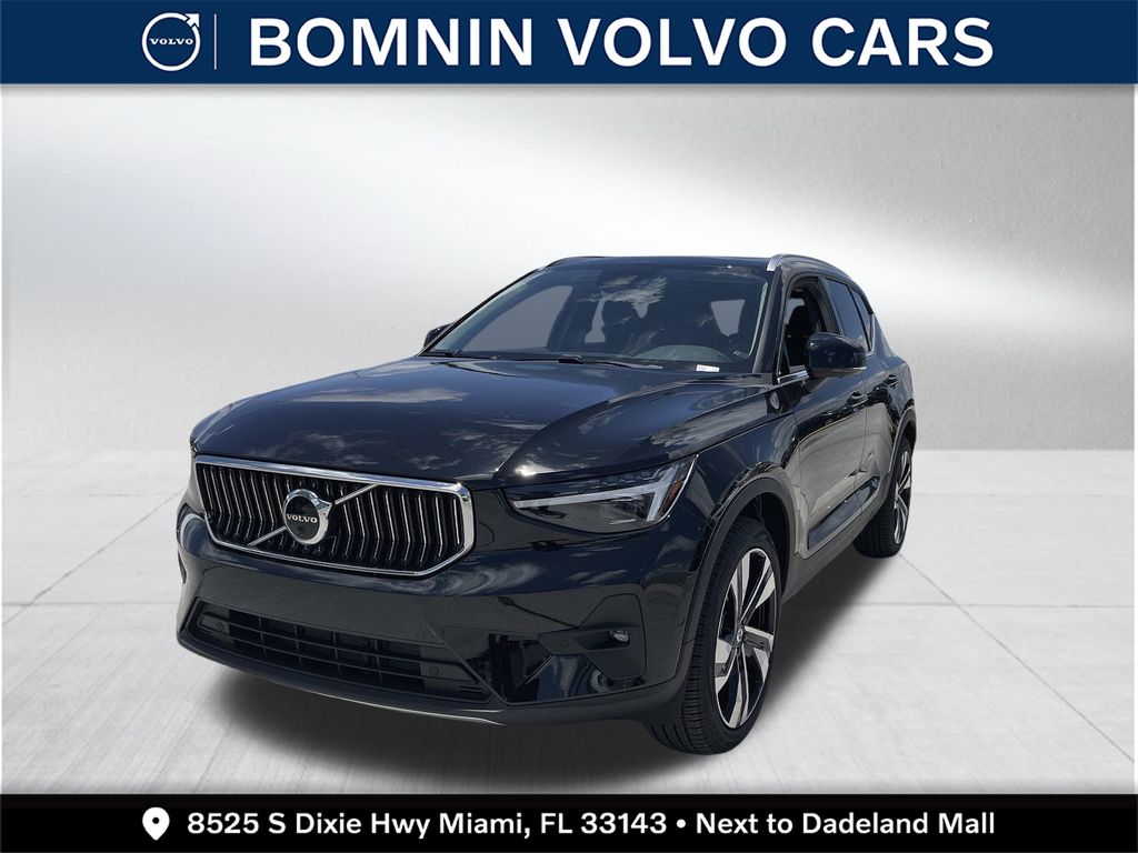 2024 Volvo XC40 B5 Plus Bright Theme photo