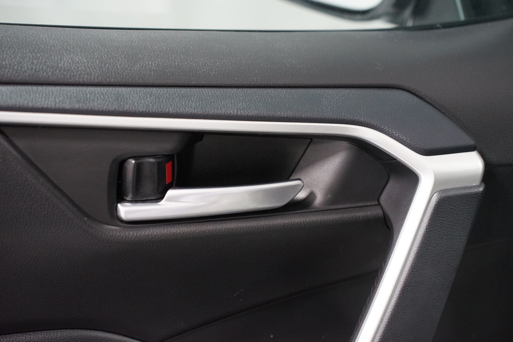 Thumbnail: 2025 Toyota RAV4 - 32