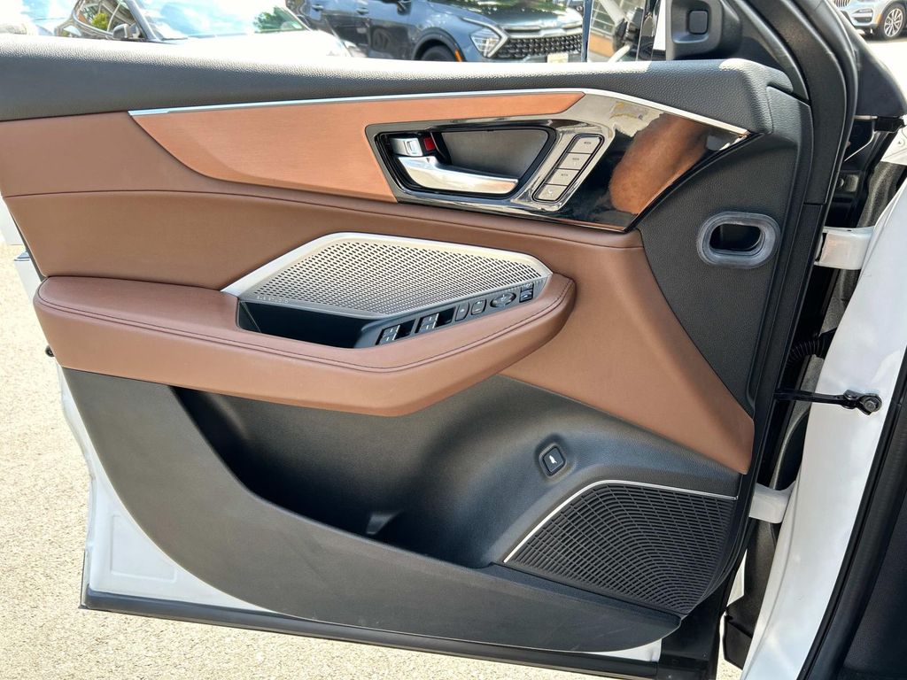 Thumbnail: 2023 Acura MDX - 16