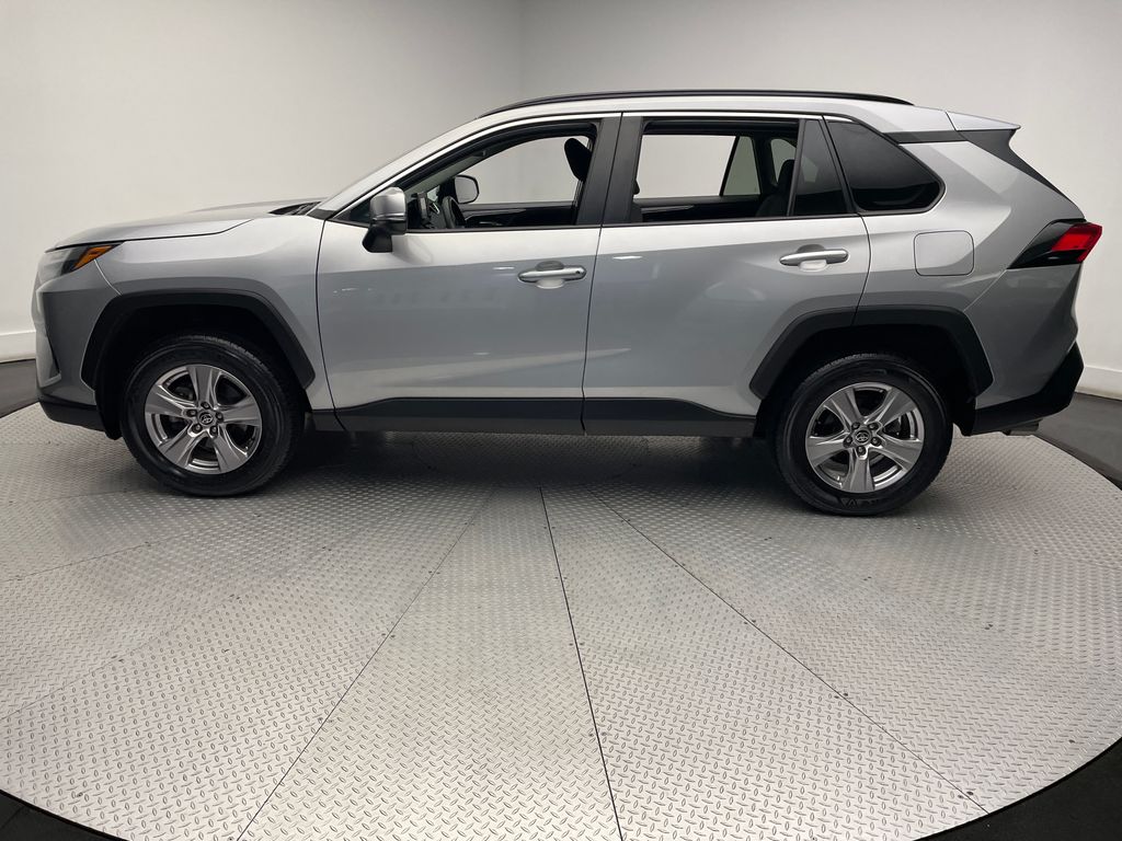 2022 Toyota RAV4 XLE 8