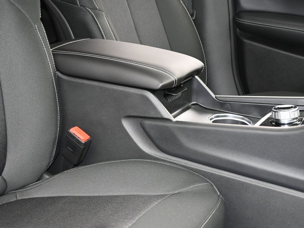 New 2026 Diamond Black Crystal Pearlcoat Jeep Laredo image 37