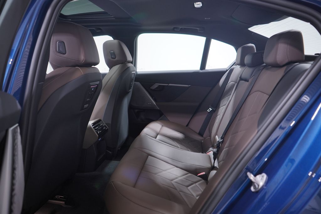 Thumbnail: 2026 BMW 5 Series - 9