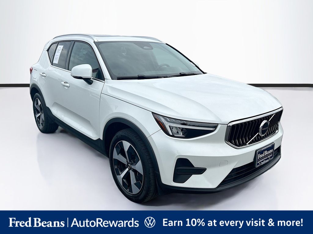 Crystal White Pearl 2025 Volvo XC40 SUV / Crossover All-Wheel Drive Automatic