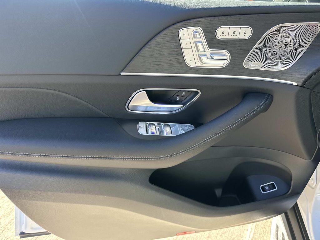 Thumbnail: 2026 Mercedes-Benz GLE - 16