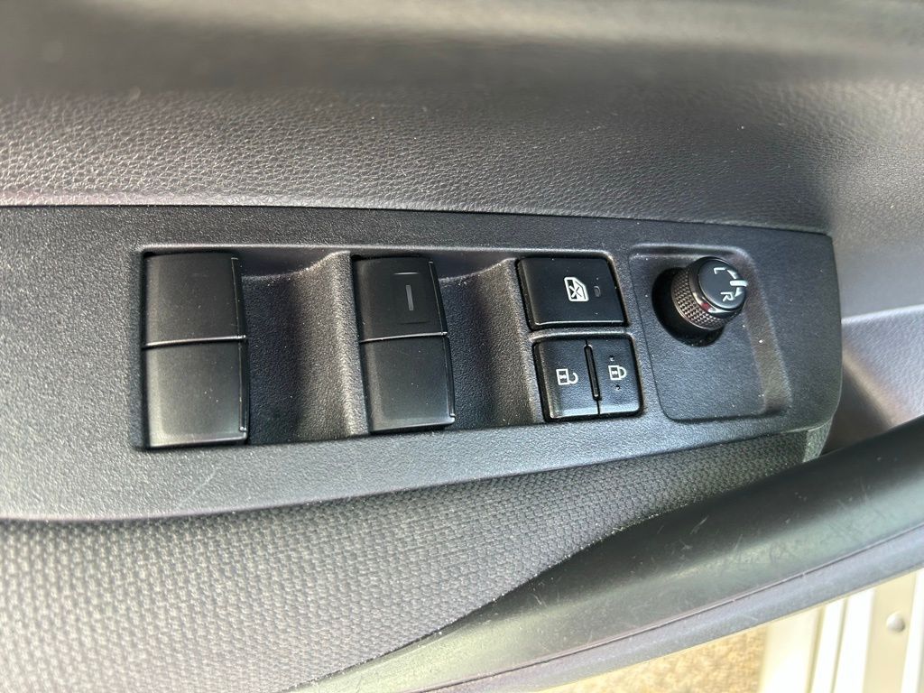 Thumbnail: 2023 Toyota Corolla - 16