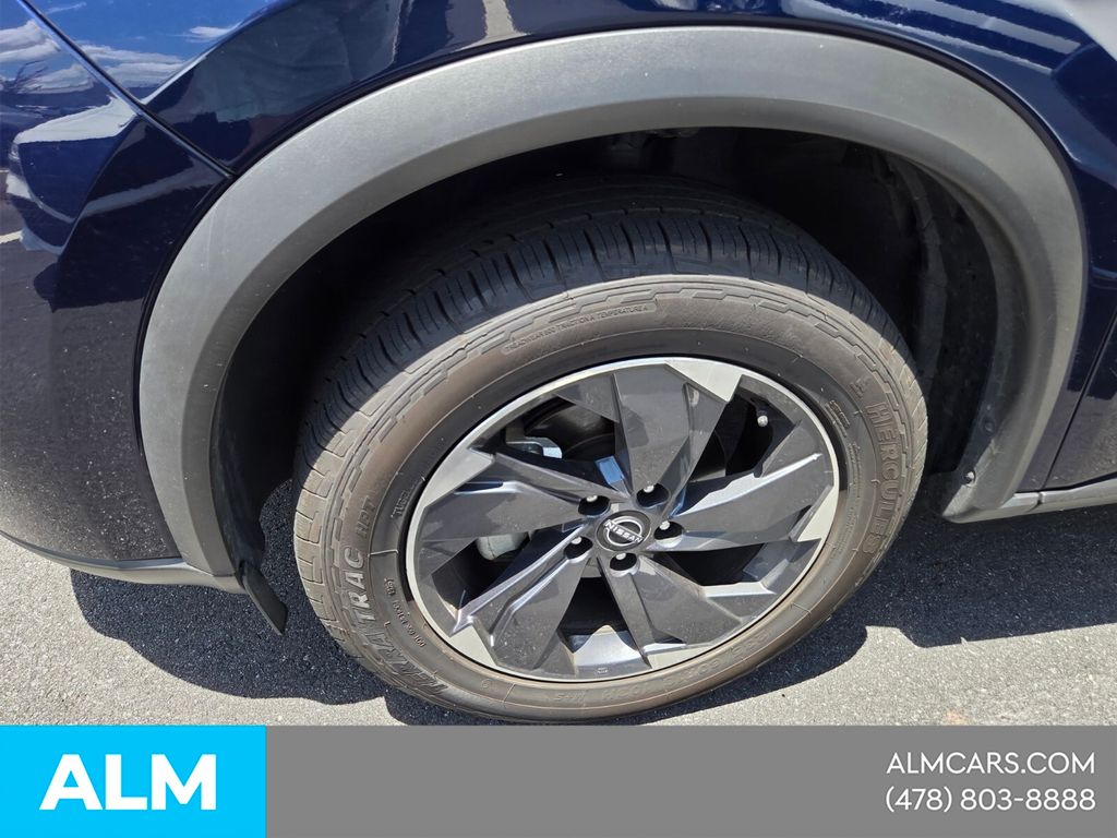 Used 2025 Blue Nissan SV image 3