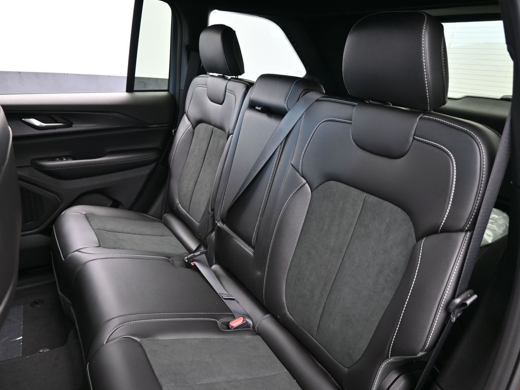 New 2025 Velvet Red Pearlcoat Jeep Laredo image 29