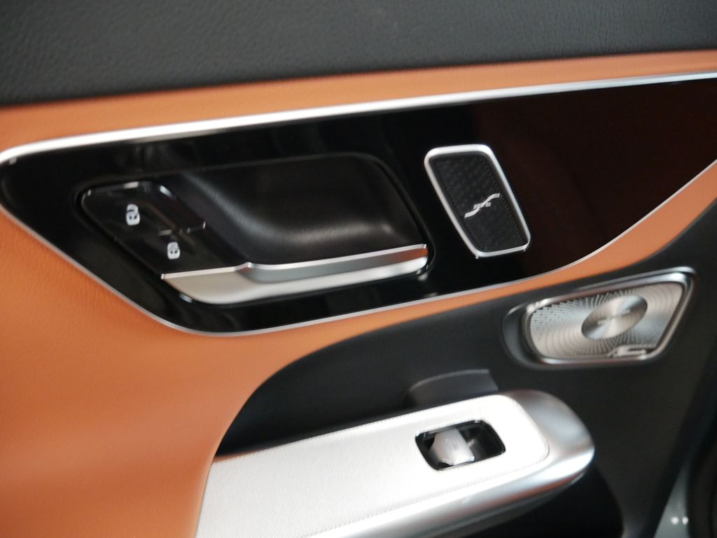 Thumbnail: 2026 Mercedes-Benz GLC - 21