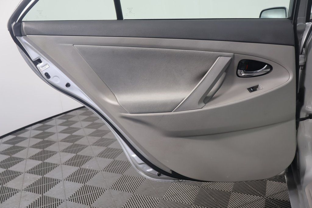 2011 Toyota Camry LE 13