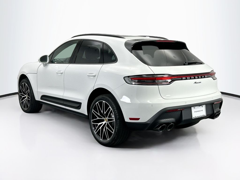 Thumbnail: 2026 Porsche Macan - 3