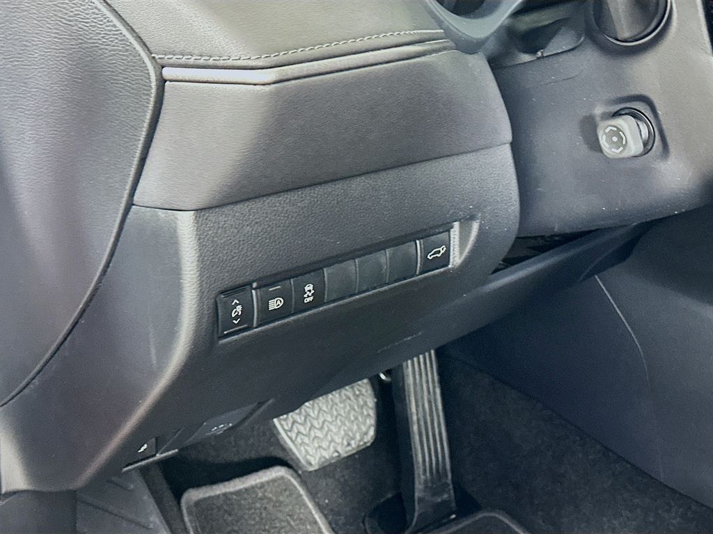 Thumbnail: 2023 Toyota Venza - 10