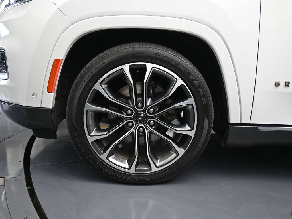 Used 2022 Bright White Clearcoat Jeep Series III image 10