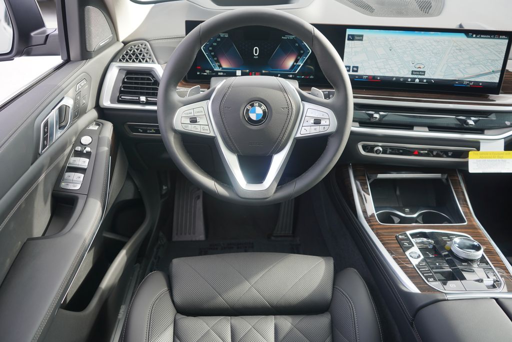 2025 BMW X7 xDrive40i 14