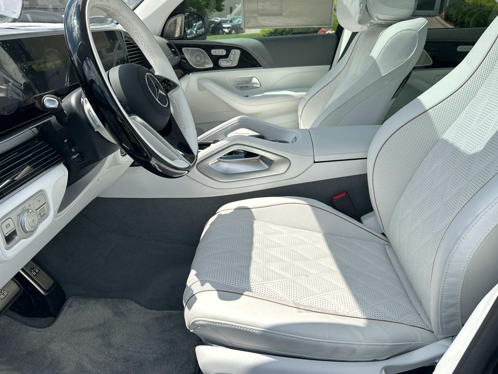 Thumbnail: 2025 Mercedes-Benz GLS - 19