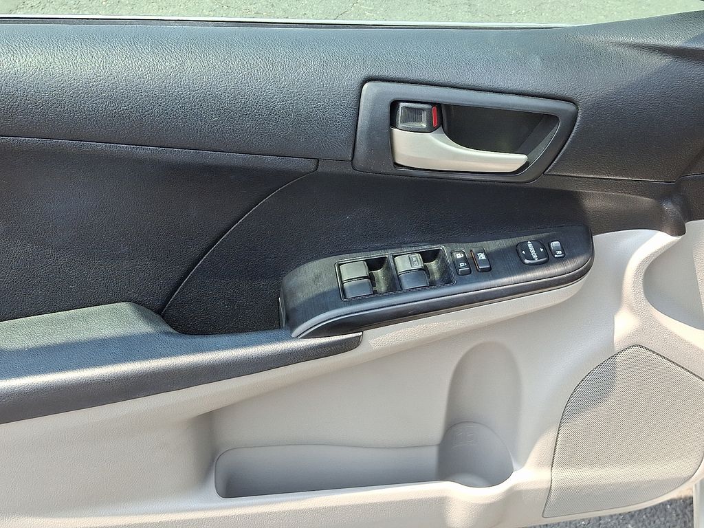 2012 Toyota Camry LE 13