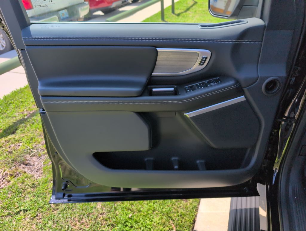 New 2026 Black Ford Platinum image 31