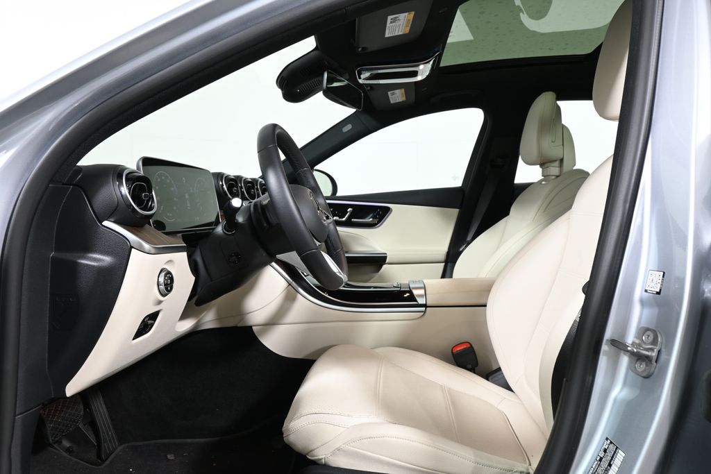 Thumbnail: 2025 Mercedes-Benz C-Class - 3