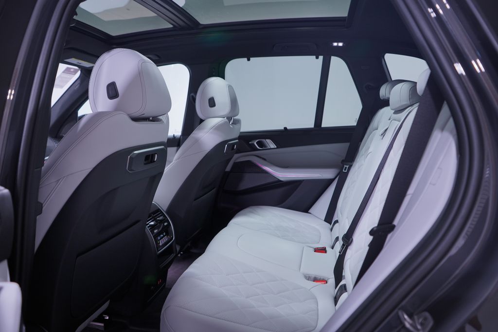 Thumbnail: 2026 BMW X5 - 9