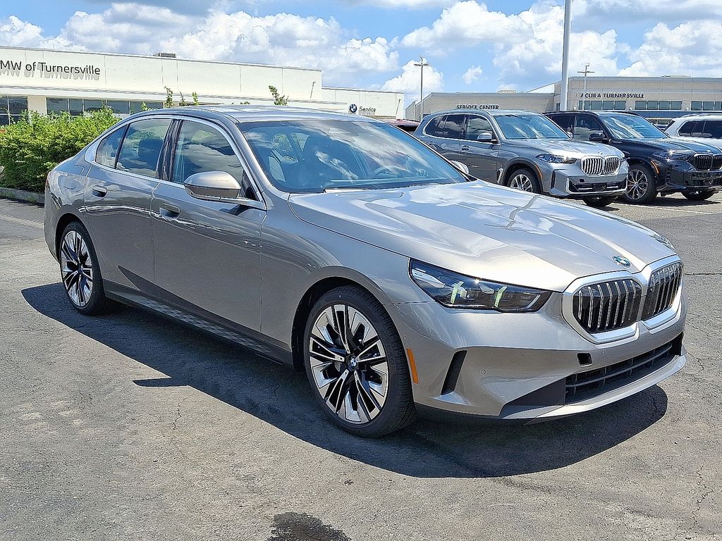 Thumbnail: 2026 BMW 5 Series - 2