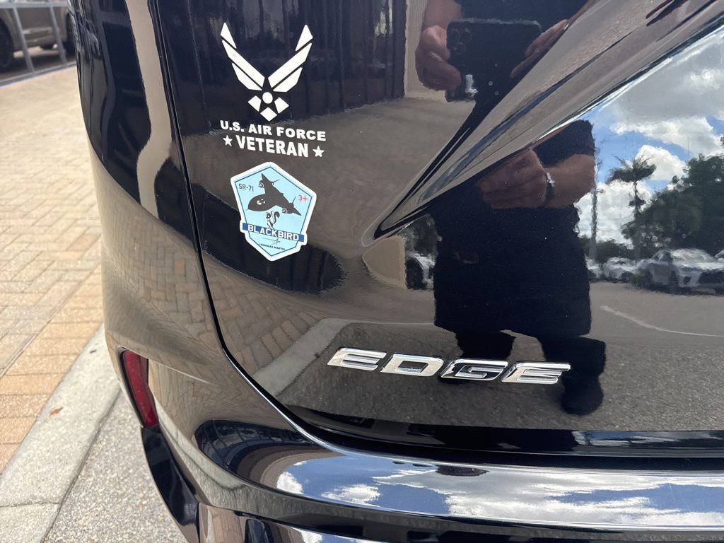 Used 2019 Black Ford Titanium image 7